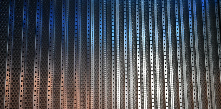 デザインパンチングと有孔折板による屋内装飾の事例 【GIRAFFE Japan】