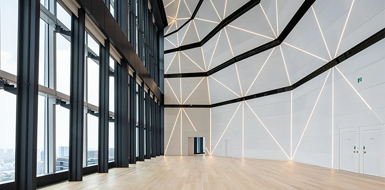 パンチングメタルの内装天井・壁面パネルの製作事例【TOKYO NODE GALLERY A】