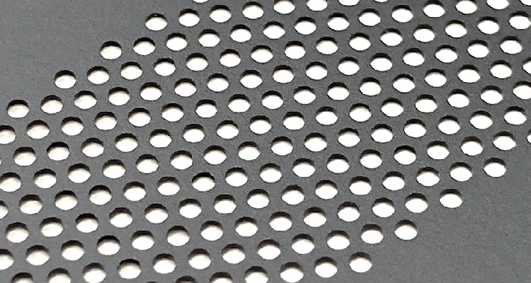 ポリカーボネートシートへの孔（穴）あけ加工の事例